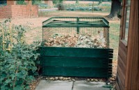 0002251_FourCorners_Photograph_WilfThust_HarryThorpe_ResearchOnAllotmentsInBirminghamSetupByProfessorThorpe_1975_Photo55.jpg