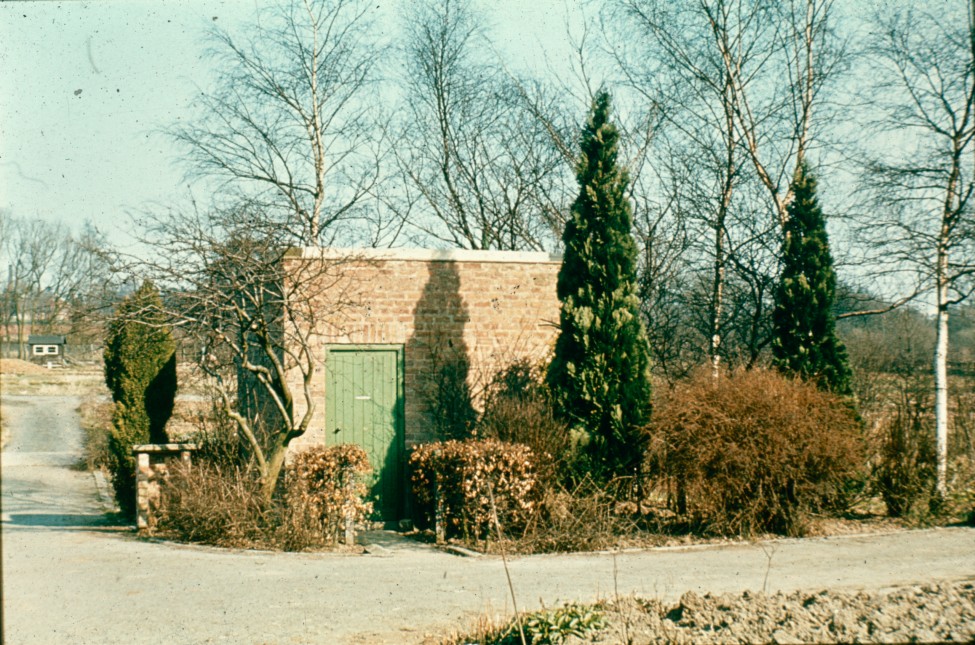 0002223_FourCorners_Photograph_WilfThust_HarryThorpe_ResearchOnAllotmentsInBirminghamSetupByProfessorThorpe_1975_Photo27