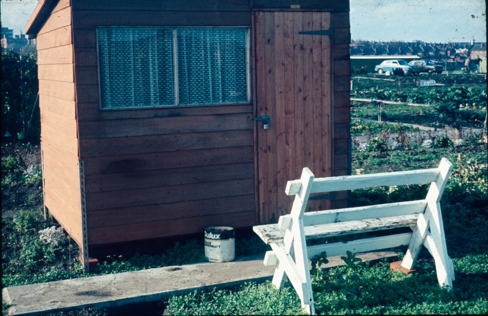 0002221_FourCorners_Photograph_WilfThust_HarryThorpe_ResearchOnAllotmentsInBirminghamSetupByProfessorThorpe_1975_Photo25.jpg