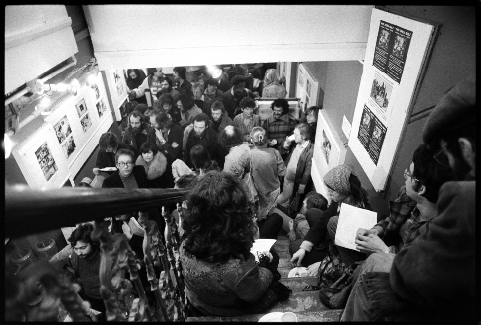 0001333_HalfmoonCamerawork_Photograph_PeopleQueuing_2ndJumble_04.jpg