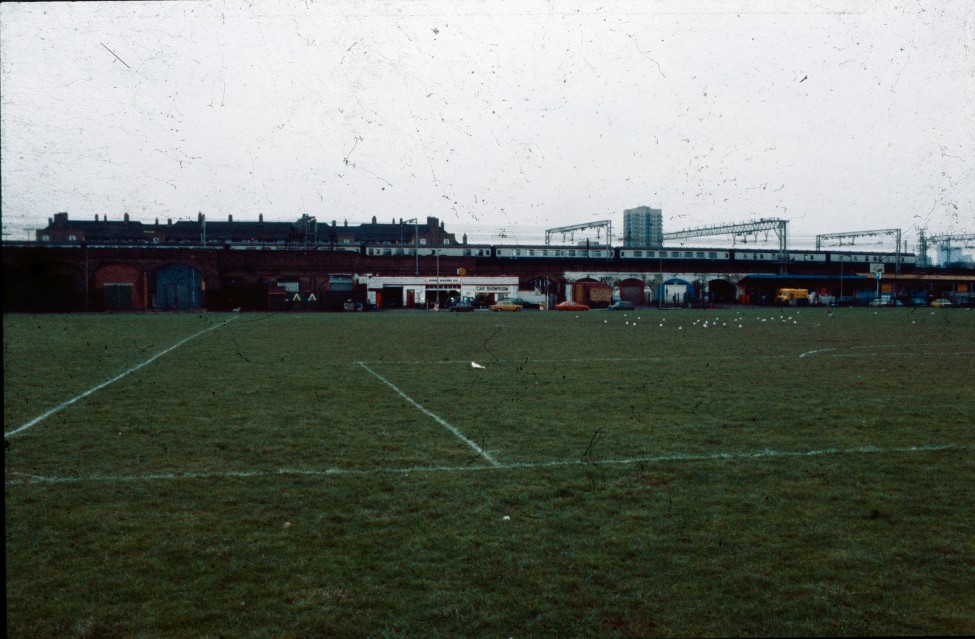 0002313_FourCorners_Photograph_WilfThust_AroundBethnalGreenRd_1979_Photo04.jpg