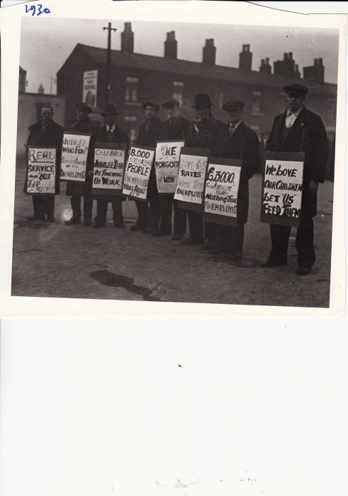 0000710_HalfmoonCamerawork_ToBuildJerusalem_Image_ProtestingAgainstUnemploymentInJubileeYear.jpg