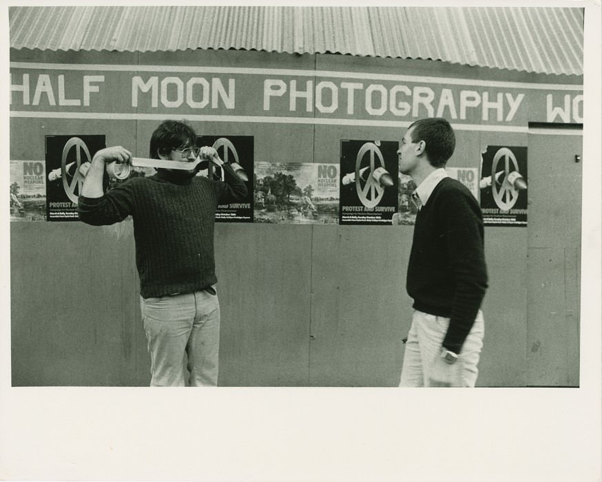 0002990_HalfmoonCamerawork_Photograph_NoNuclearWeaponsExhibition_1980_photo02.jpg